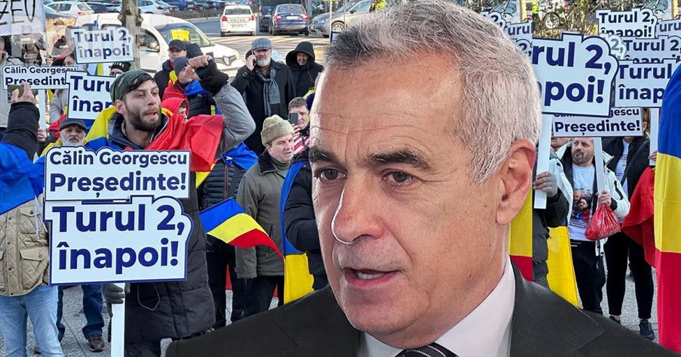 10 Aprilie 2025 – Mitingul Demnității și Dreptății: Românii din toată lumea se adună în fața Ambasadelor SUA Pe data de 10 aprilie 2025, la ora 10:00 (ora locală), românii din întreaga lume sunt invitați să se alăture unui protest pașnic și solidar în fața Ambasadelor și Consulatelor Statelor Unite ale Americii, în semn de susținere pentru demnitate, dreptate și respect față de valorile universale ale libertății și adevărului.  Acțiunea este una de unitate internațională, desfășurată simultan în zeci de orașe din întreaga lume, acolo unde există misiuni diplomatice americane. Este o chemare adresată fiecărui român care simte că vocea sa trebuie auzită, fie că trăiește în Europa, America de Nord, Asia, Australia sau oriunde altundeva în lume.  Punctul central al mitingului: Washington, D.C. În Statele Unite, punctul principal de întâlnire va fi în Washington D.C., la ora 12:00 PM (EST), în McPherson Square, intersecția 15th Street și K Street NW, aflată în apropierea Casei Albe. Aici, românii din diaspora americană vor transmite un mesaj comun, în numele tuturor celor prezenți în fața ambasadelor americane din lume.  Scopul manifestației Acest miting simbolic este organizat pentru a:  A susține principiile dreptății și echității în relațiile internaționale.  A reafirma respectul pentru demnitatea umană și drepturile cetățenilor români, oriunde s-ar afla.  A atrage atenția asupra nevoii de transparență, corectitudine și sprijin reciproc în parteneriatele strategice internaționale.  Participare și mesaj comun Participarea este voluntară și pașnică. Se dorește un mesaj clar, ferm, dar civilizat – transmis prin prezență, pancarte, bannere și dialog. Evenimentul nu are caracter politic, ci civic și simbolic. Este un apel la conștiință, solidaritate și curaj.  Mesajul nostru: Uniți prin valori, nu prin granițe Românii din diaspora nu uită cine sunt, de unde vin și pentru ce luptă. Prin această manifestare globală, se dorește afirmarea unui ideal comun: o lume mai dreaptă, bazată pe respect reciproc și pe forța valorilor democratice.